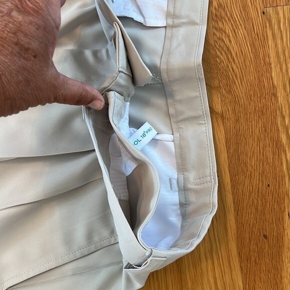 Haggar Men’s Cool 18 Pro Pleated Expandable Shorts - Picture 4 of 9